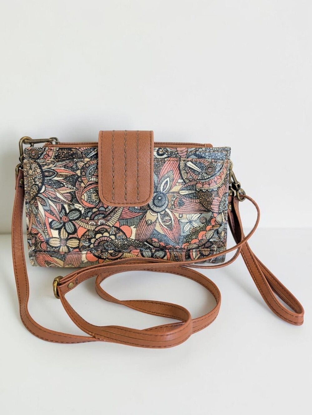 Sakroots Floral Convertible Crossbody Wallet Wristlet Vegan Leather